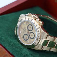 Załaduj obraz do przeglądarki galerii, Rolex Daytona 16528 - Champagne Diamonds Dial
