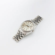Załaduj obraz do przeglądarki galerii, Rolex Datejust ref. 16030 - Jubilee Bracelet - Silver Dial
