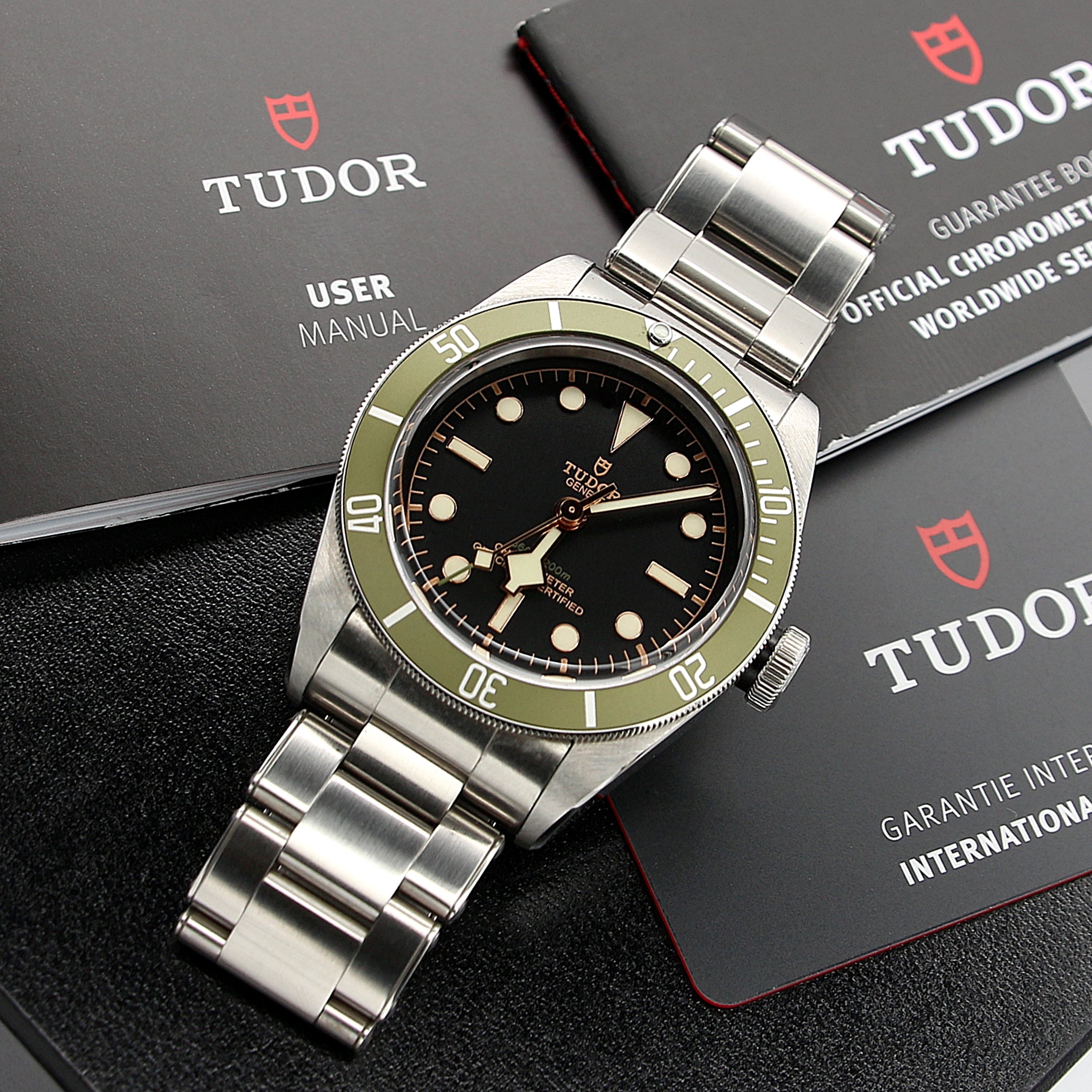 tudor-black-bay-harrods-79230g-green-bezel-harrods-edition-full-se