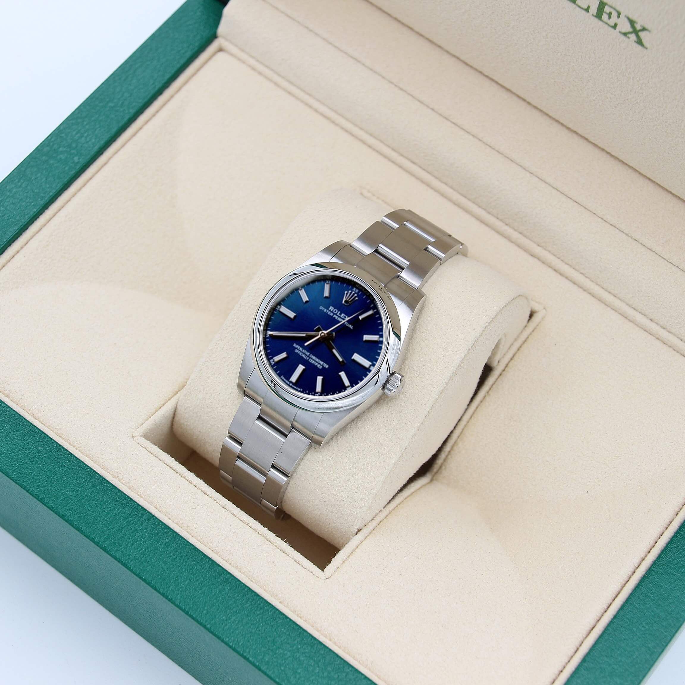 Rolex Oyster Perpetual ref. 124200 - 34mm Blue Dial - Full set