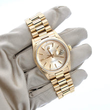 Load image into Gallery viewer, Rolex Day-Date 36 ref. 18038 - Silver dial -  Full Set
