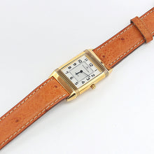 Załaduj obraz do przeglądarki galerii, Jaeger-LeCoultre Reverso Classique ref. 250.1.86 18K Gold Leather strap
